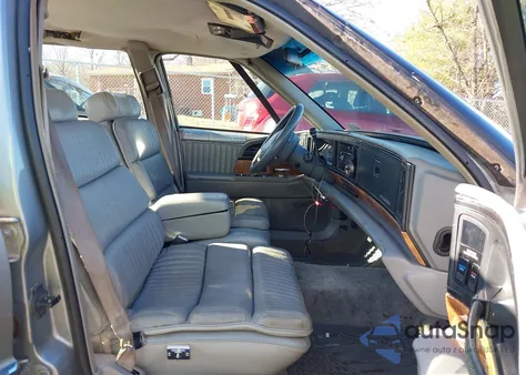 1993 Buick Park Avenue z USA, uszkodzony, nr VIN 1G4CW53L1P1627112